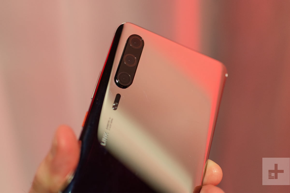 Chưa ra mắt nhưng Huawei P30 Pro đã bất ngờ xuất hiện trên tay người dùng