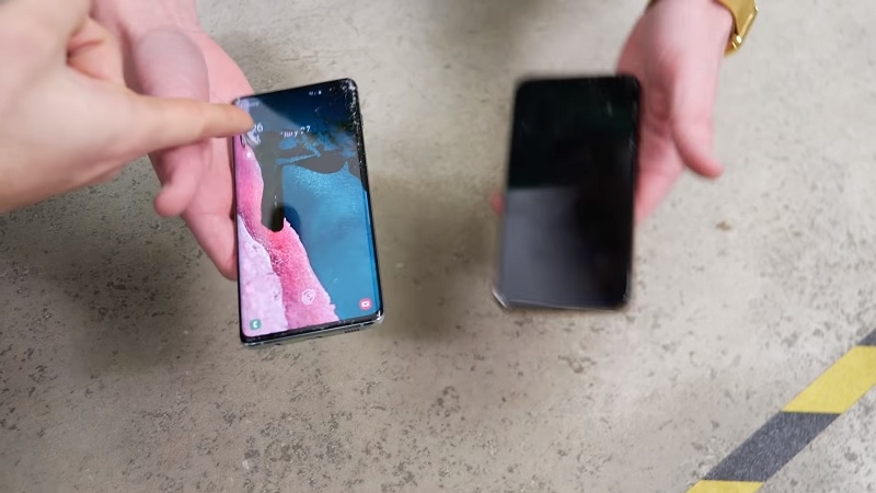 iPhone Xs Max và Galaxy S10+, thử nghiệm độ bền