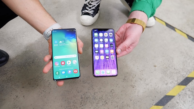 iPhone Xs Max và Galaxy S10+, thử nghiệm độ bền