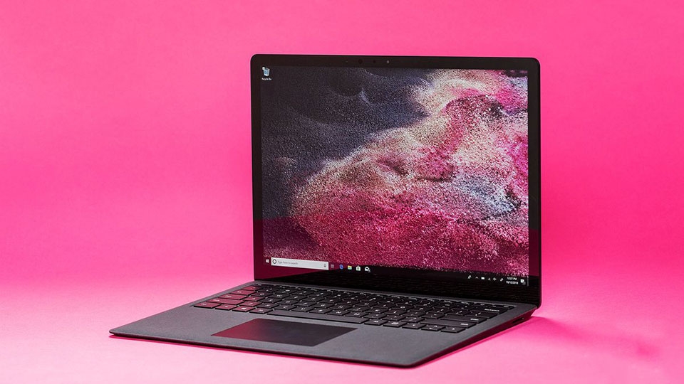 Apple MacBook Air đối đầu Microsoft Surface Laptop 2