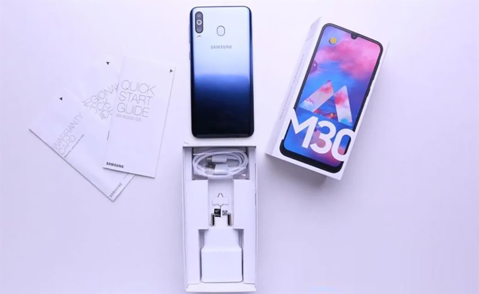 Mở hộp và trải nghiệm nhanh Galaxy M30 (ảnh 2) Mở hộp và trải nghiệm nhanh Galaxy M30 (ảnh 2)