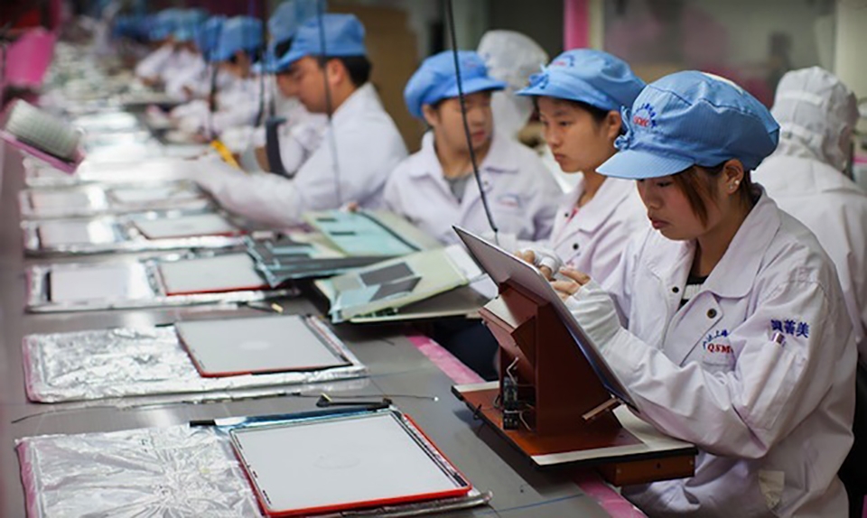Foxconn phải cắt giảm lương nhân viên vì doanh số iPhone thấp