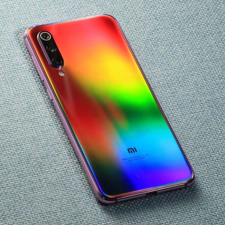 Cùng chiêm ngưỡng Xiaomi Mi 9 SE với mặt lưng Holographic