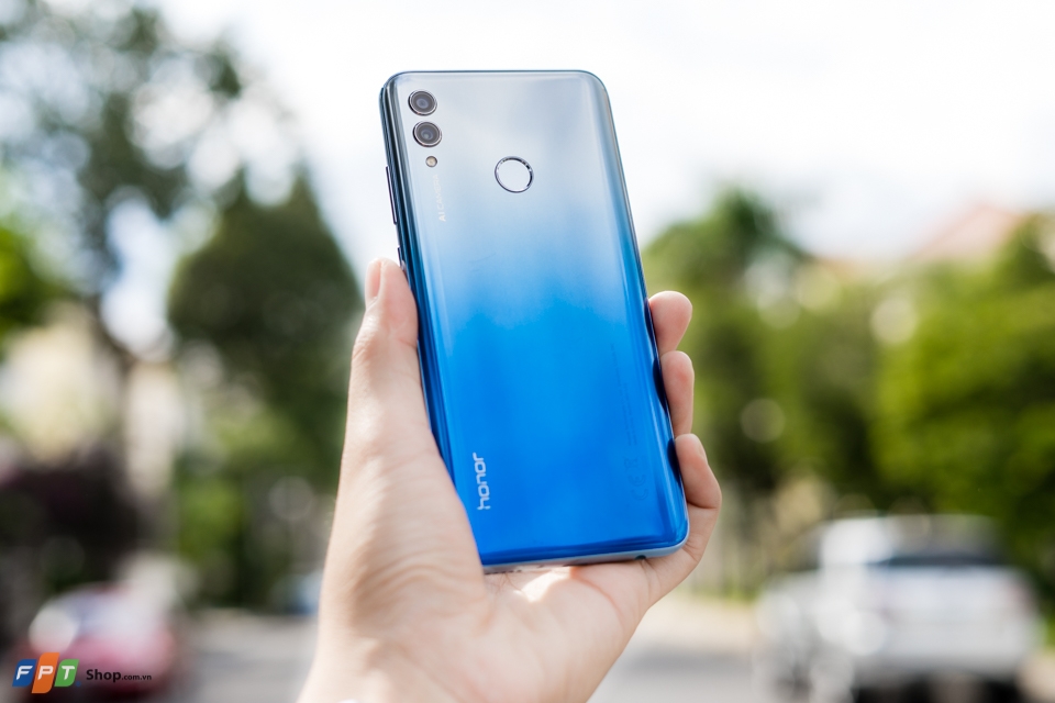 ưu điểm thiết kế trên honor 10 Lite
