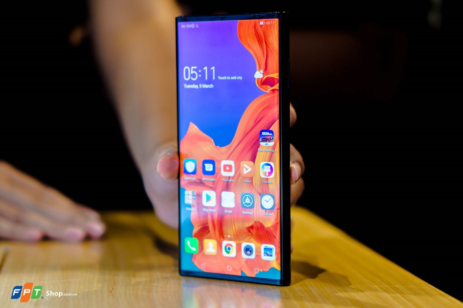 Trên tay Huawei Mate X: chiếc smartphone 5G nhanh nhất thế giới