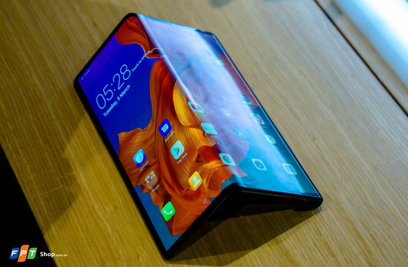Trên tay Huawei Mate X: chiếc smartphone 5G nhanh nhất thế giới