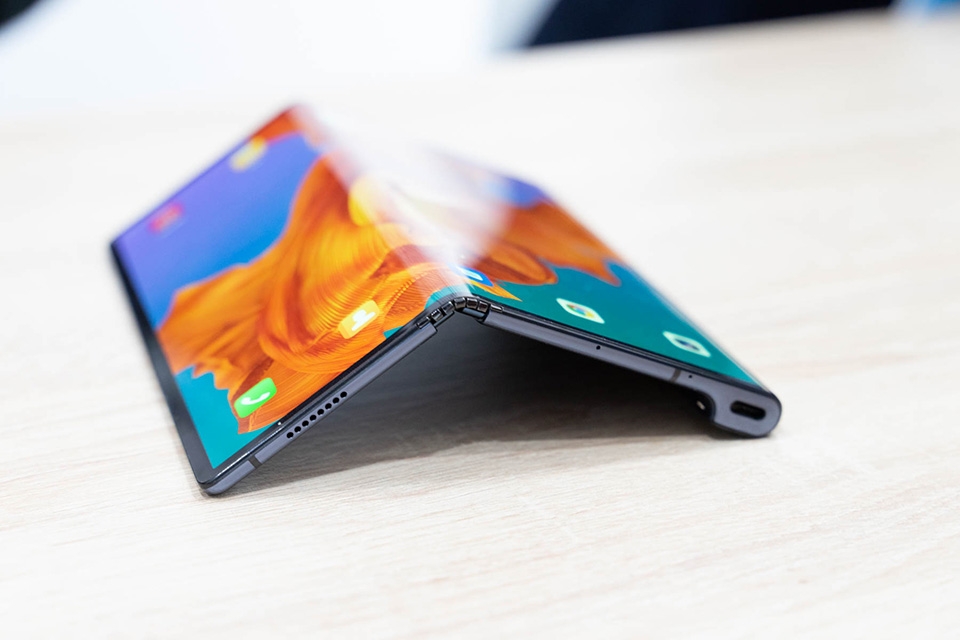 Huawei Mate X vs Galaxy Fold 04 Huawei Mate X vs Galaxy Fold 04