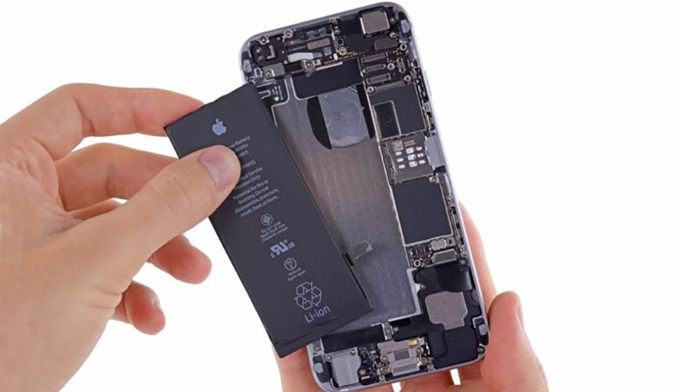 Apple chấp nhận sửa chữa những chiếc iPhone sử dụng pin bên thứ 3