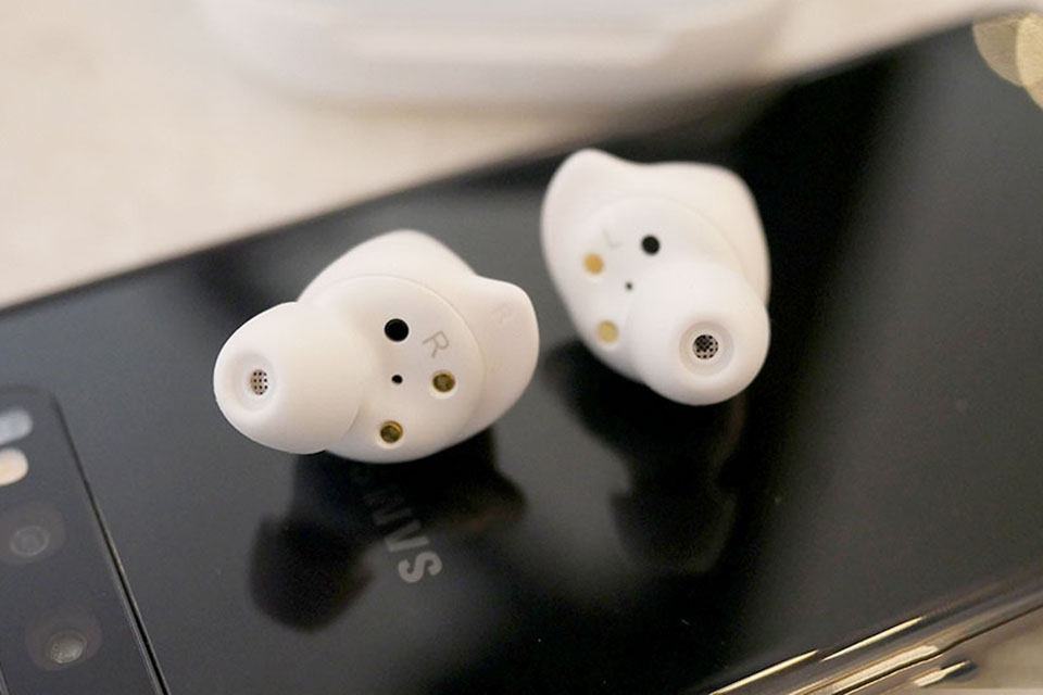 Tính năng mới trên Galaxy Buds Tính năng mới trên Galaxy Buds