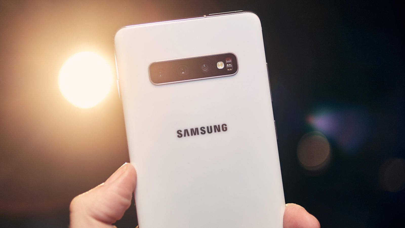 Doanh số Galaxy S10 tăng nhờ thu hút người dùng iPhone 24