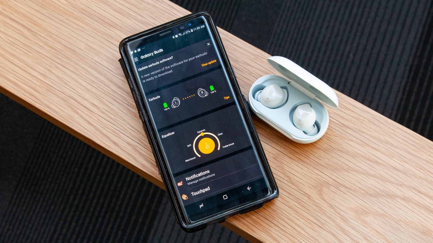 So sánh Galaxy Buds và AirPods: Đâu là chiếc tai nghe không dây hoàn hảo? 7 So sánh Galaxy Buds và AirPods: Đâu là chiếc tai nghe không dây hoàn hảo? 7