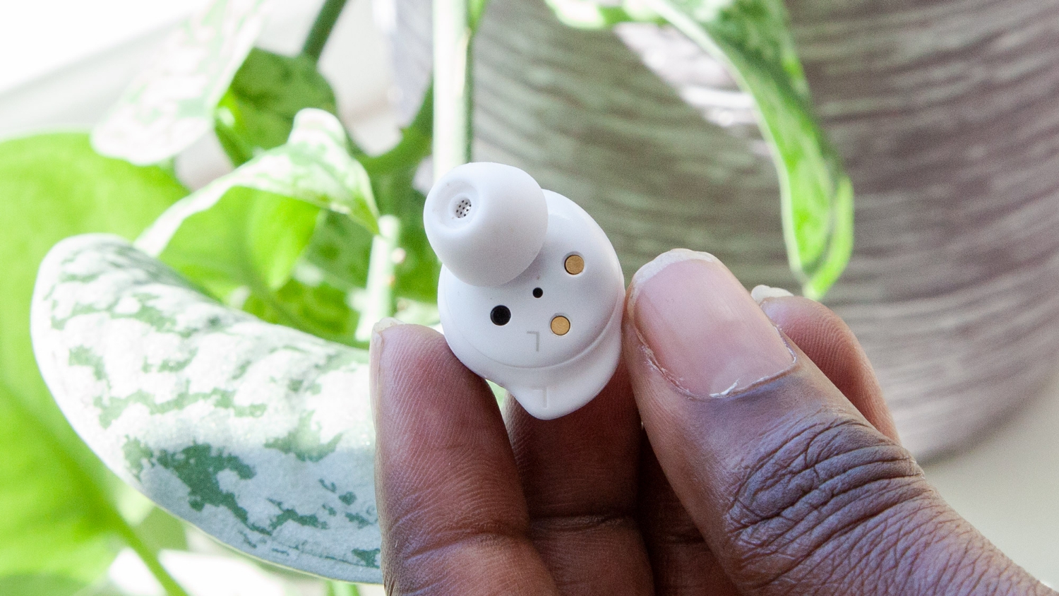 Đại chiến tai nghe không dây: Galaxy Buds và AirPods ảnh 5