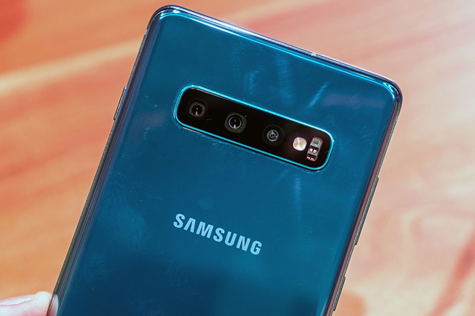 Chi tiết thiết kế Galaxy S10+