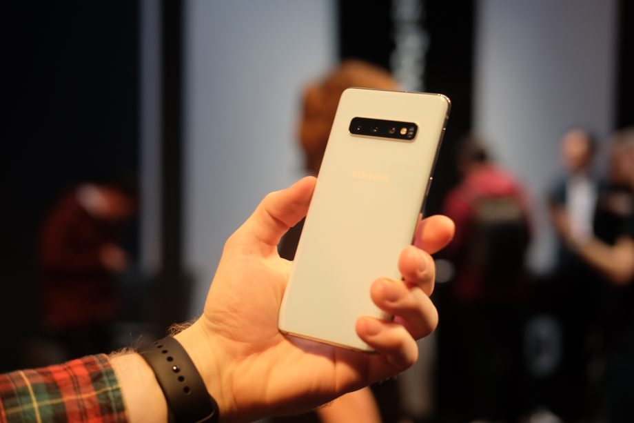 Có khoảng 20 triệu, nên lựa chọn smartphone nào đa năng, sử dụng lâu dài