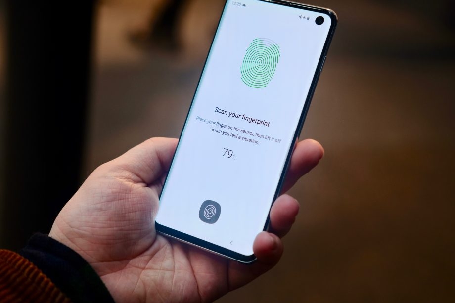Có khoảng 20 triệu, nên lựa chọn smartphone nào đa năng, sử dụng lâu dài