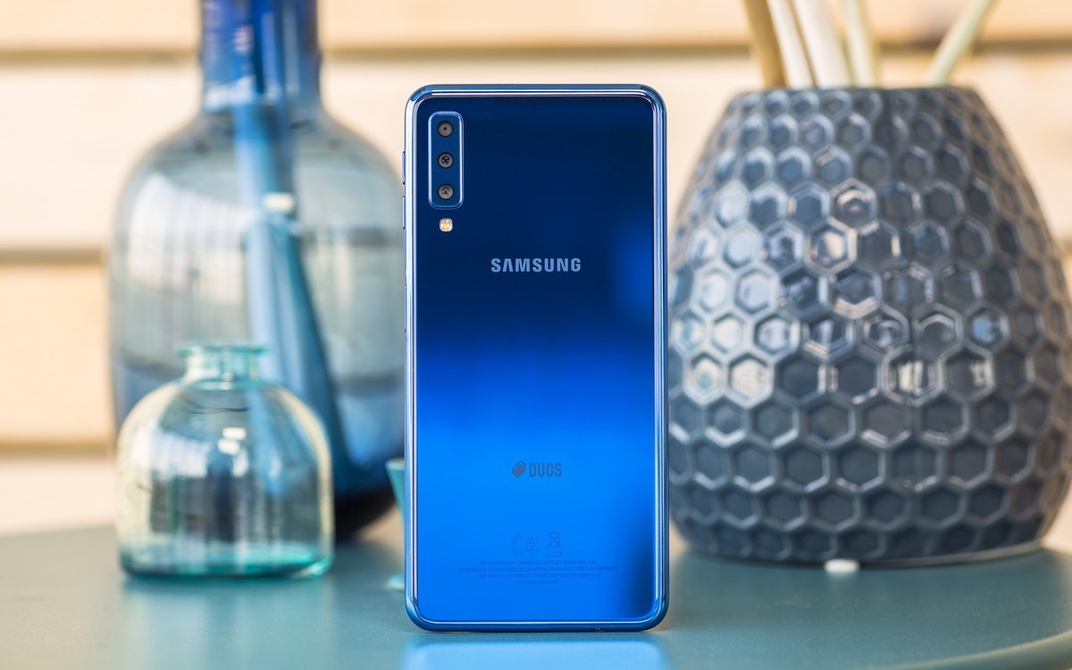 thiết kế Galaxy A7 2018
