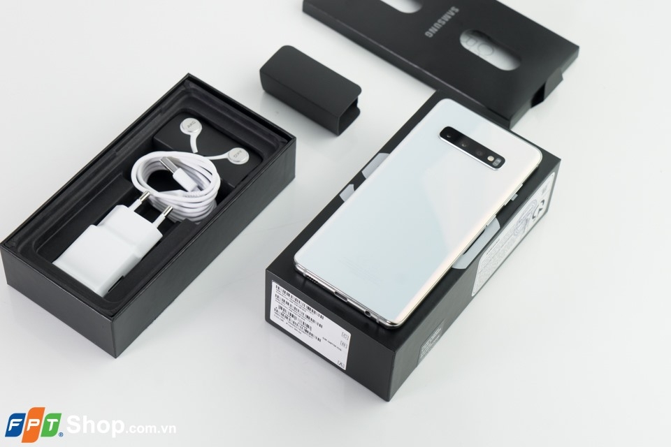 Cơn sốt Galaxy S10 01