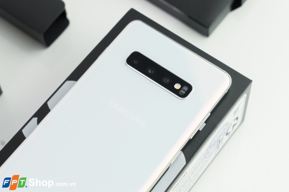 Cơn sốt Galaxy S10 02