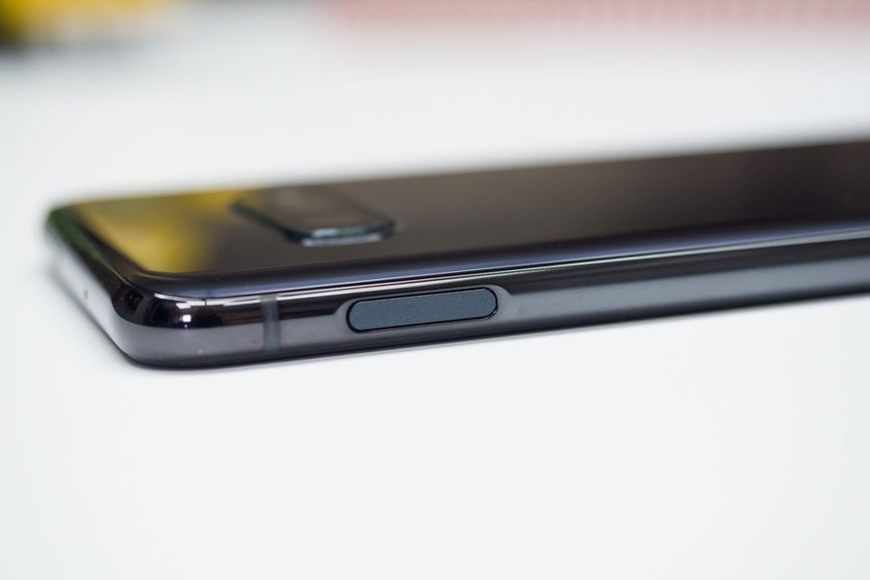 iPhone XR vs Galaxy S10e