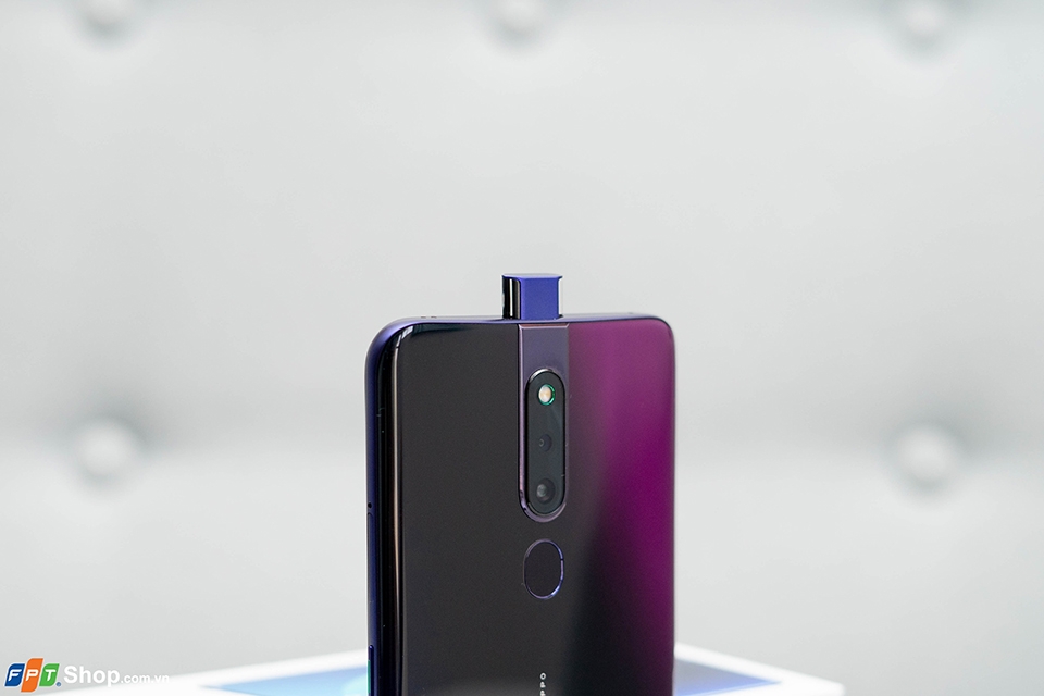 đánh giá thiết kế Oppo F11 Pro