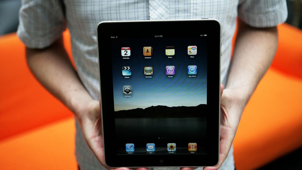 Apple iPad (2010) Apple iPad (2010)