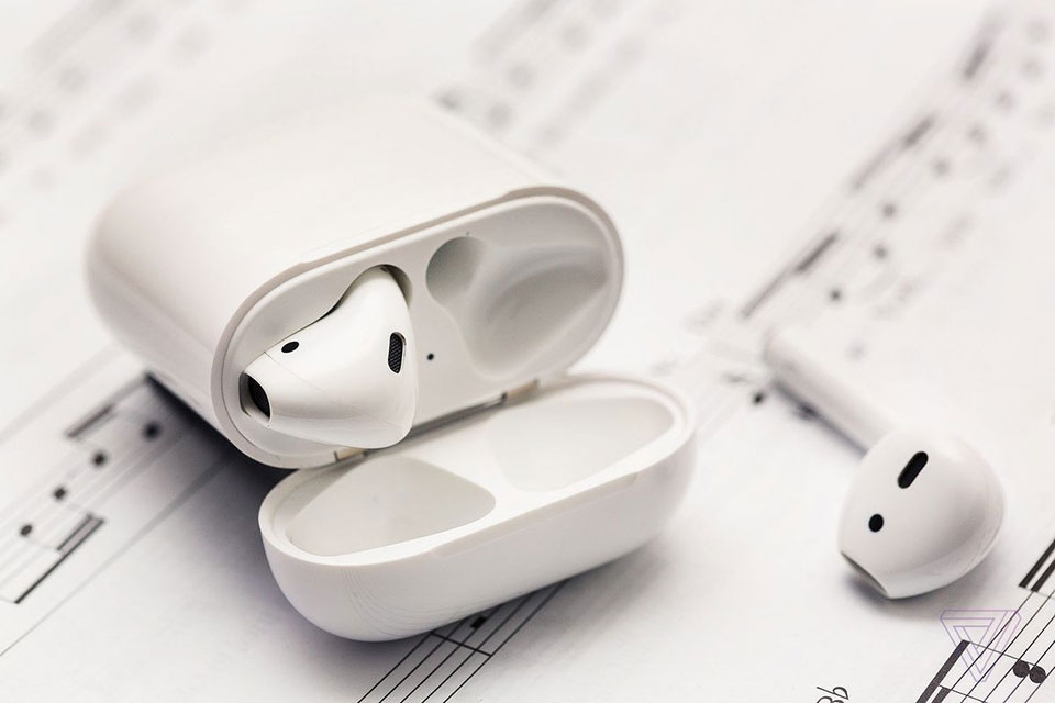 AirPods 2 vs Powerbeats Pro AirPods 2 vs Powerbeats Pro