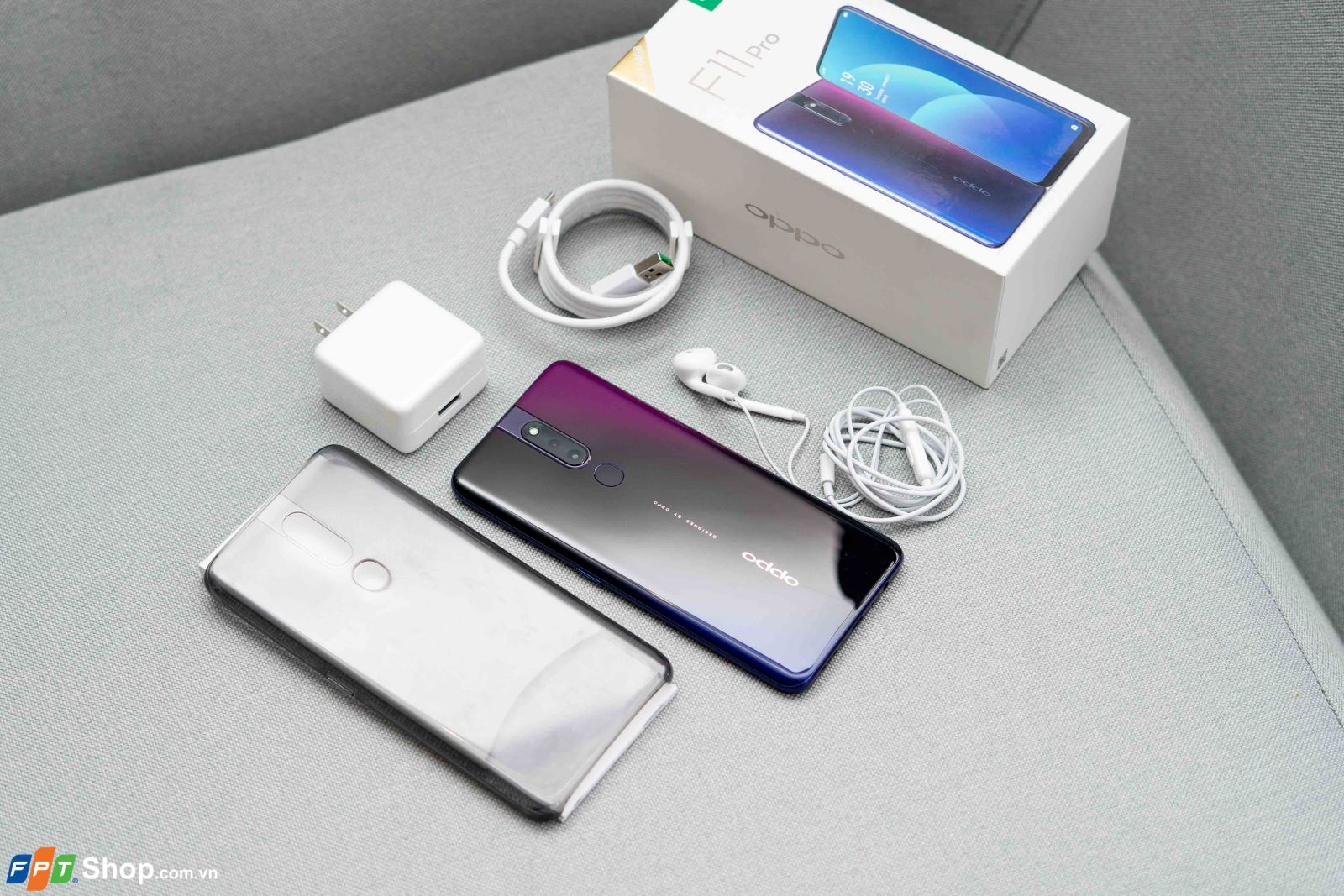 Điểm danh 4 smartphone OPPO có mặt lưng chuyển sắc tuyệt đẹp 1