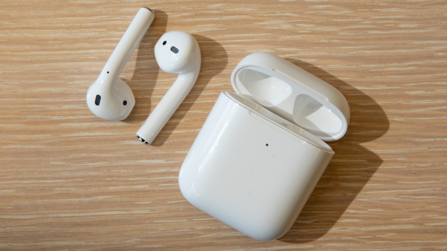 AirPods 2 đọ sức Galaxy Buds: Apple hay Samsung vượt trội hơn? 1