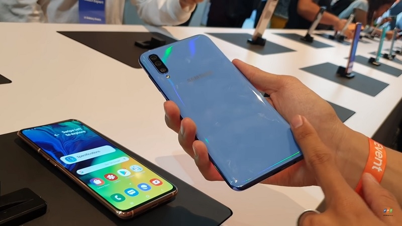 trên tay galaxy A70 trên tay galaxy A70