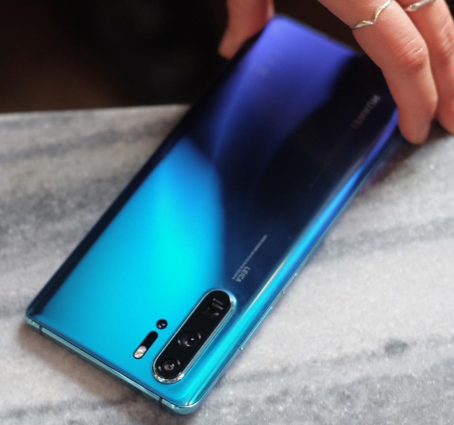 FPT Shop tặng thêm máy in hình 2,99 triệu đồng khi nhận bộ đôi Huawei P30|P30 Pro