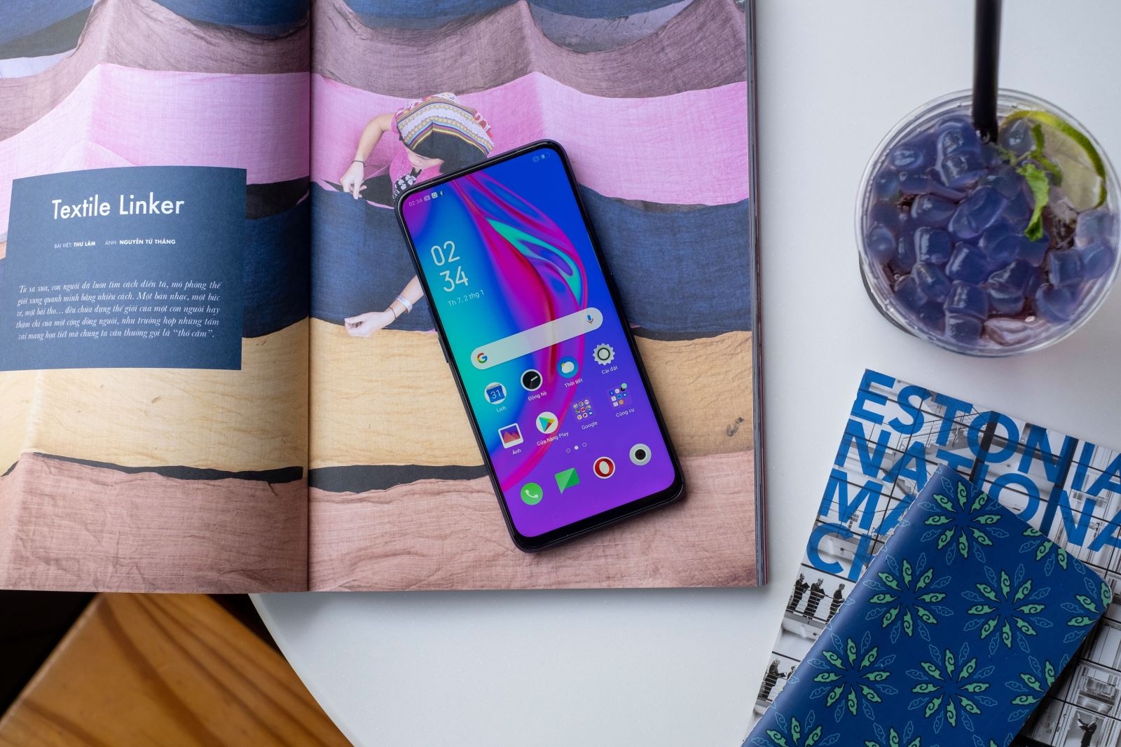 FPT Shop đông như "trẩy hội" trong ngày đầu mở bán OPPO F11 Pro