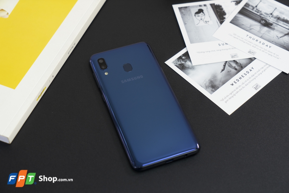 thiết kế Galaxy A20 thiết kế Galaxy A20