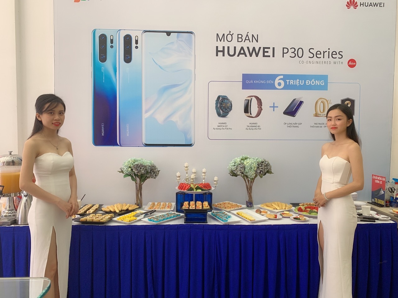 FPT Shop "kẹt cứng" trong ngày đầu mở bán Huawei P30|P30 Pro