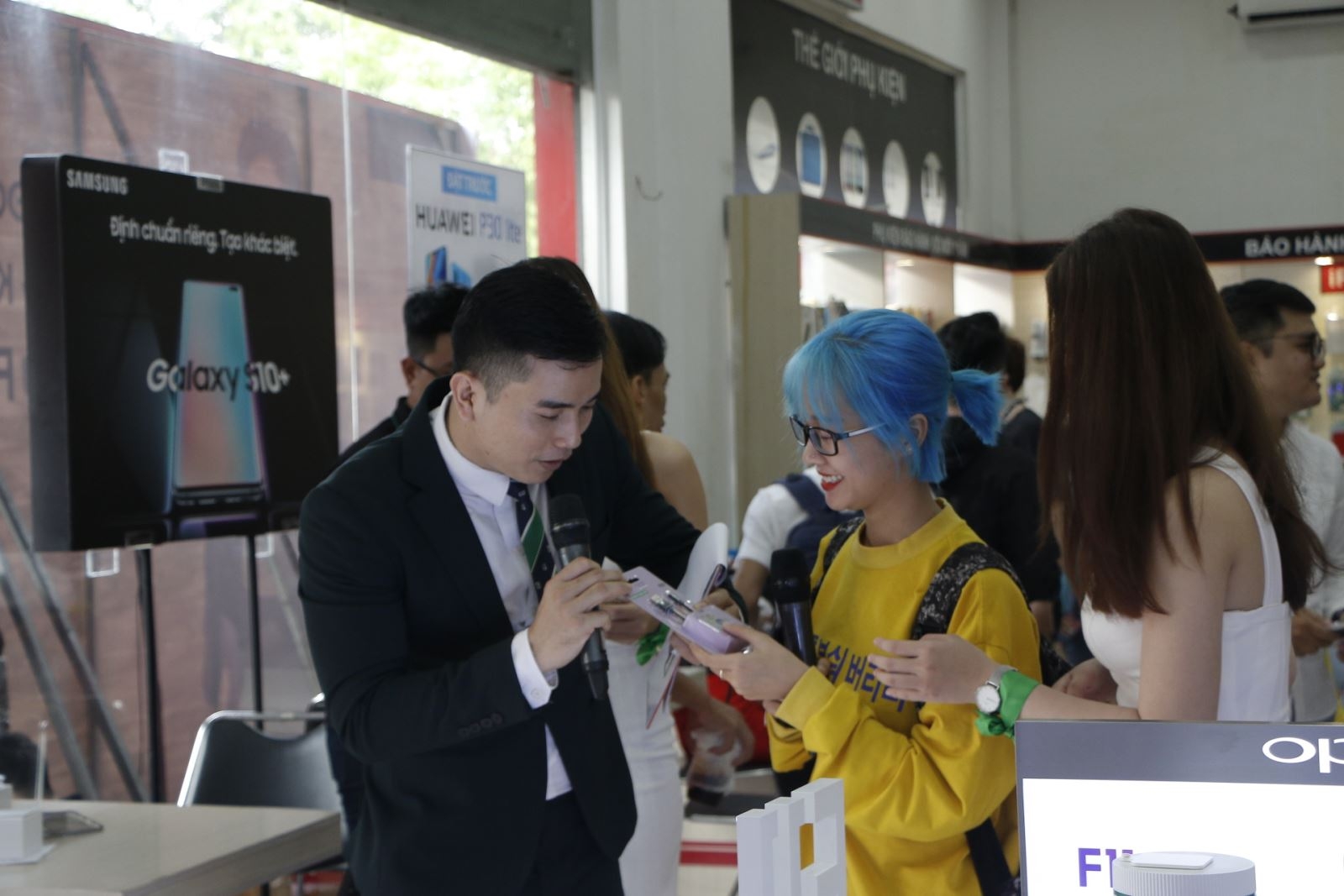 FPT Shop "thất thủ" trong ngày đầu mở bán OPPO F11