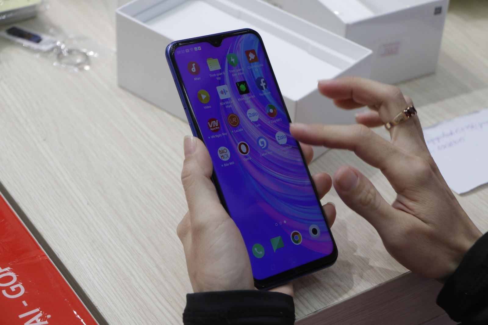 FPT Shop "thất thủ" trong ngày đầu mở bán OPPO F11