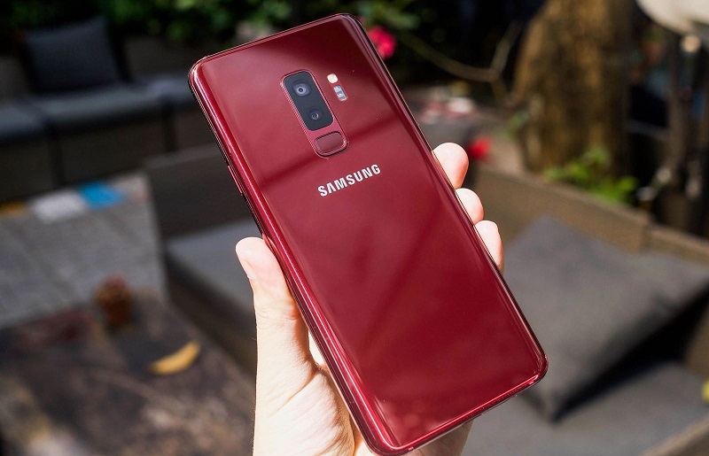 S9 Plus red
