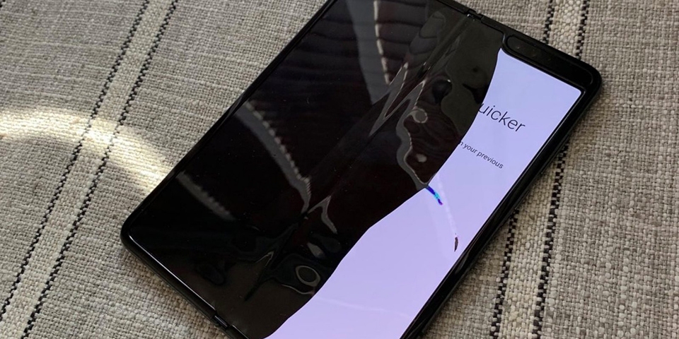 Samsung hoãn ngày ra mắt Galaxy Fold (ảnh 2) Samsung hoãn ngày ra mắt Galaxy Fold (ảnh 2)