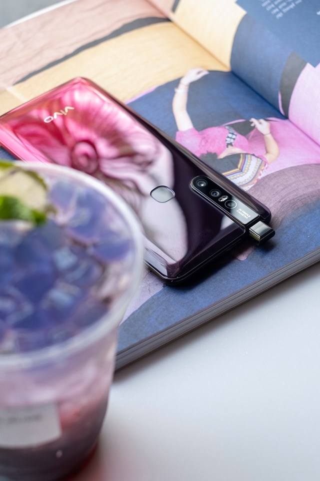 Vivo V15 6GB-64GB FPT Shop tặng thêm phiếu mua hàng 500.000 đồng khi mua Vivo V15