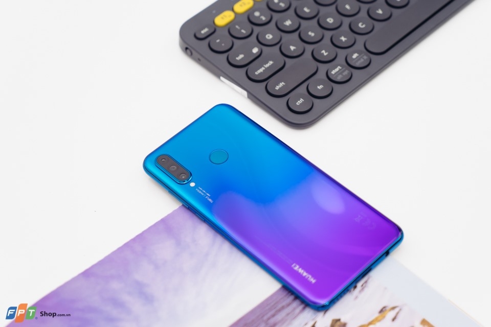 Huawei P30 Lite Huawei P30 Lite giảm sốc còn 6,99 triệu đồng tại FPT Shop