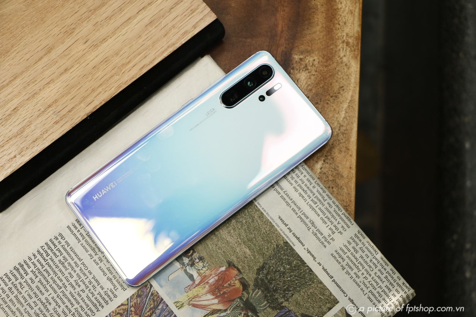 FPT Shop giảm bung nóc 2 triệu đồng khi mua Huawei P30|P30 Pro