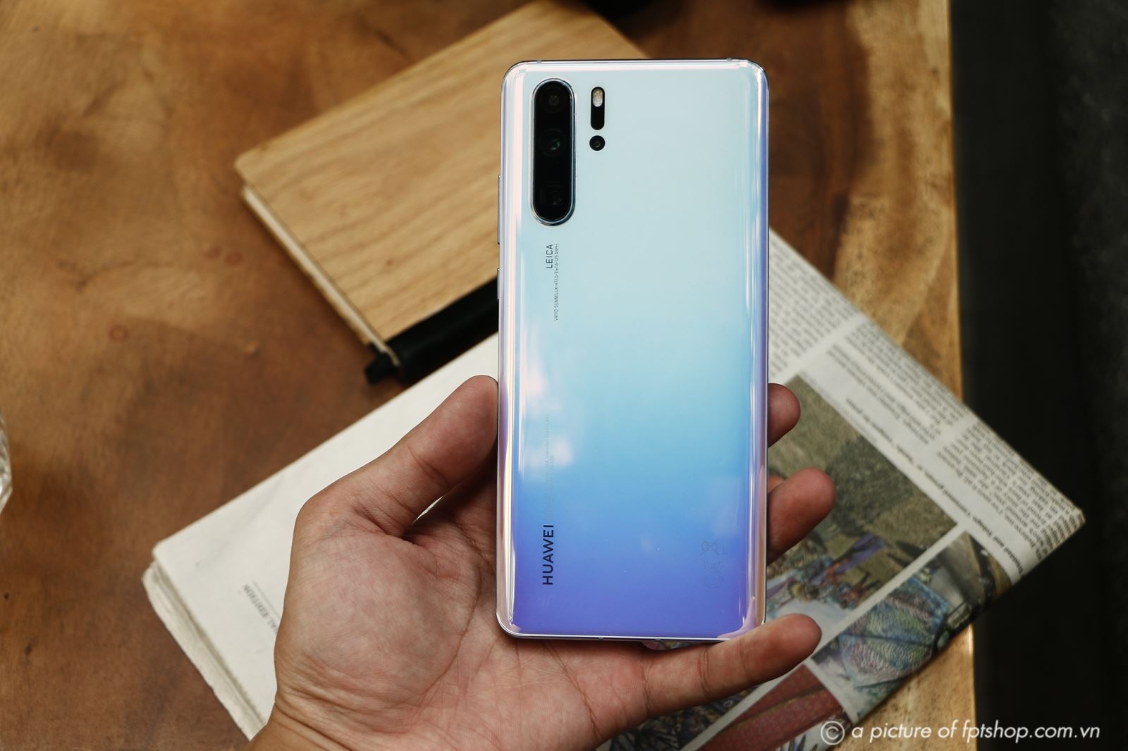 FPT Shop giảm bung nóc 2 triệu đồng khi mua Huawei P30|P30 Pro
