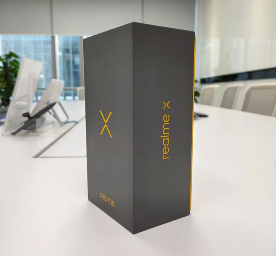 Hình ảnh trên thay thực tế Realme X bất ngờ xuất hiện Hình ảnh trên thay thực tế Realme X bất ngờ xuất hiện