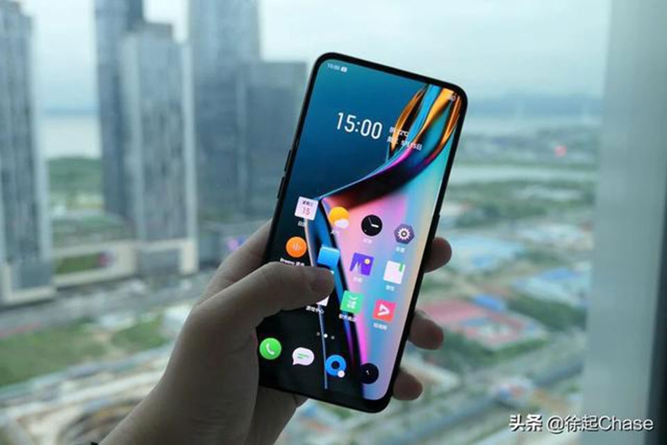 Hình ảnh trên thay thực tế Realme X bất ngờ xuất hiện Hình ảnh trên thay thực tế Realme X bất ngờ xuất hiện