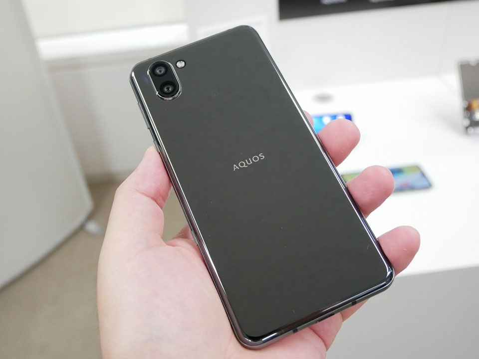 Sharp Aquos R3