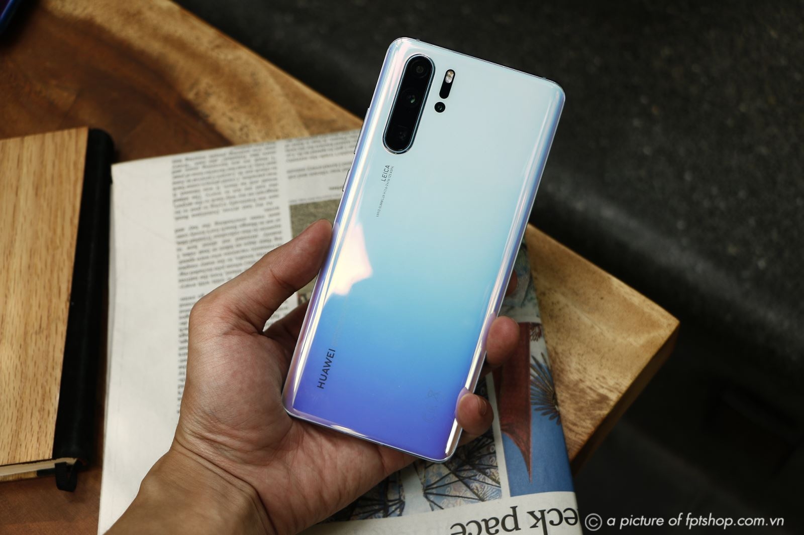 Huawei P30 series giảm khủng đến 2 triệu đồng tại FPT Shop