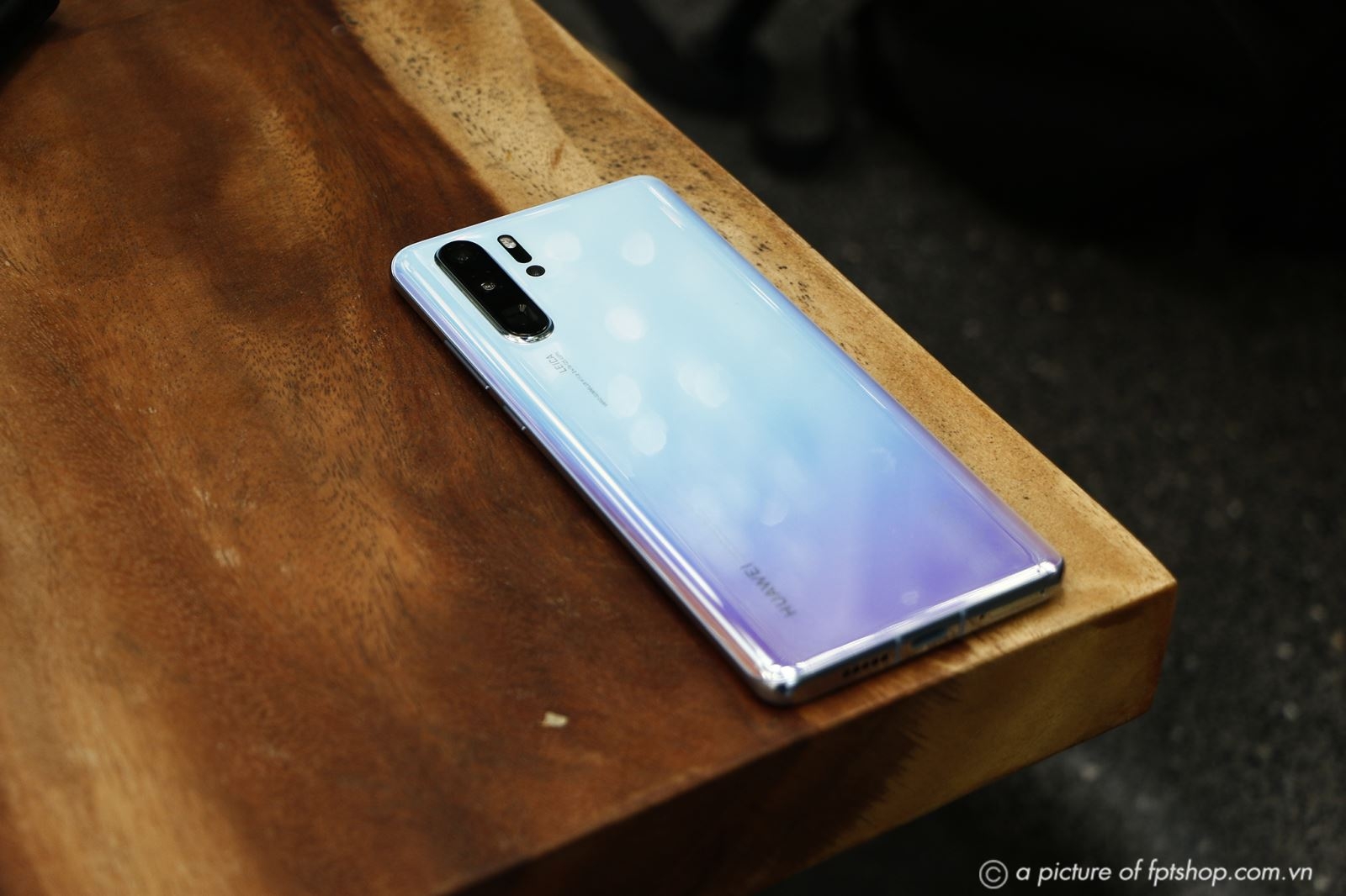 Huawei P30 series giảm khủng đến 2 triệu đồng tại FPT Shop