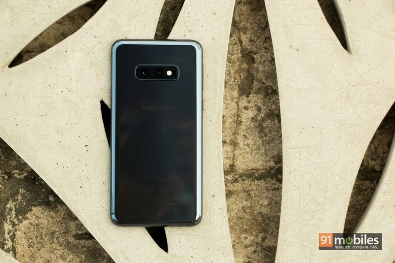 so sánh Galaxy S10e với OnePlus 7