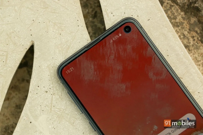so sánh Galaxy S10e với OnePlus 7