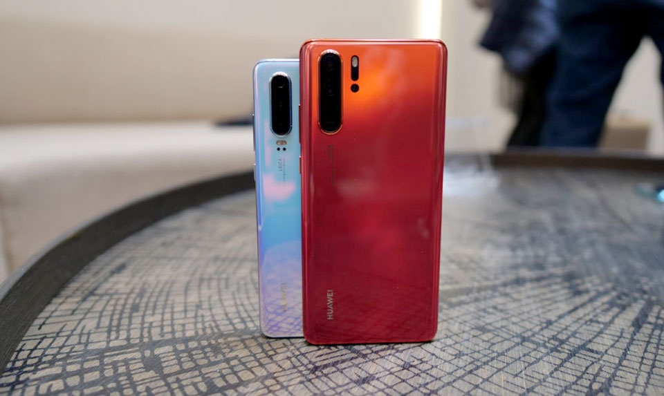 Huawei phủ nhận tin đồn ngưng sản xuất smartphone Huawei phủ nhận tin đồn ngưng sản xuất smartphone