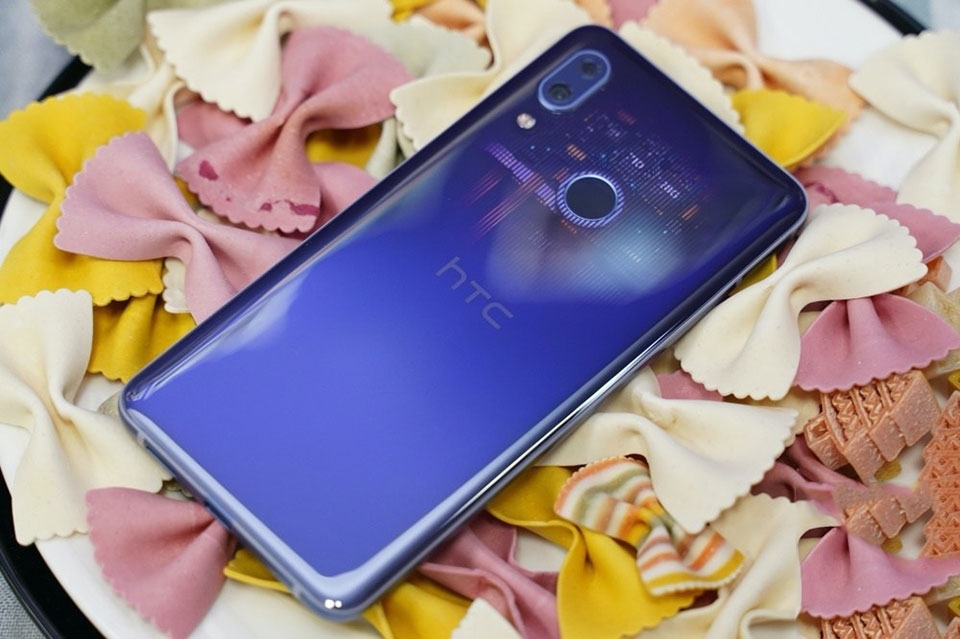 Trên tay HTC U19e vừa ra mắt: Màn OLED, chip Snapdragon 710